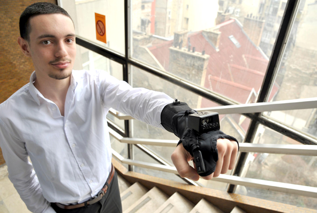 Рукавица десна рука слепима: Изум младог Николе од маја на домаћем и на иностраном тржишту